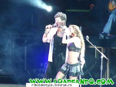 *Anahi are tatuaj* - spuneti-mi k nu e poncho langa ea :D :)) - *Anahi*