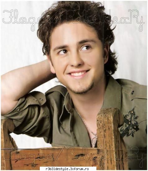:hi:  aici sunt ;;) *revista rebelde cu