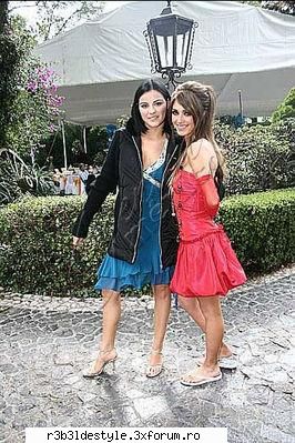 *ultimul episod :( * - za_rebelde_style - *La familia*